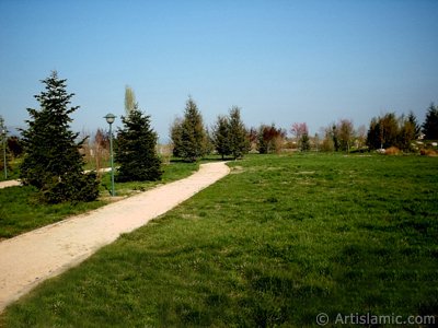 View of Botanical Park in Bursa city of Turkey. (The picture was taken by Artislamic.com in 2004.)