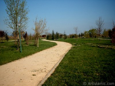 View of Botanical Park in Bursa city of Turkey. (The picture was taken by Artislamic.com in 2004.)