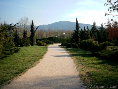 View of Botanical Park in Bursa city of Turkey. (The picture was taken by Artislamic.com in 2004.)