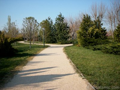 View of Botanical Park in Bursa city of Turkey. (The picture was taken by Artislamic.com in 2004.)