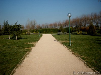 View of Botanical Park in Bursa city of Turkey. (The picture was taken by Artislamic.com in 2004.)