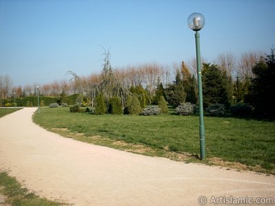 View of Botanical Park in Bursa city of Turkey. (The picture was taken by Artislamic.com in 2004.)