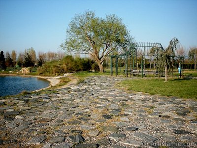 View of Botanical Park in Bursa city of Turkey. (The picture was taken by Artislamic.com in 2004.)