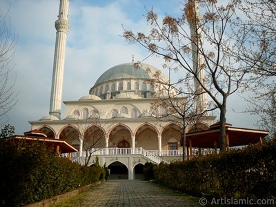 View of the Theology Faculty`s mosque in Bursa city of Turkey. (The picture was taken by Artislamic.com in 2004.)