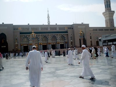 View of the outside court of the Prophet Muhammad`s (saaw) Mosque (Masjed an-Nabawe) in Madina city of Saudi Arabia. (The picture was taken by Mr. Mustafa one of the visitors of Artislamic.com in 2003 Ramadan.)