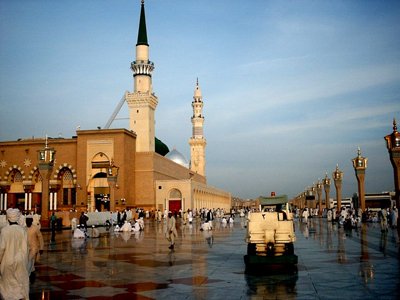 View of the outside court of the Prophet Muhammad`s (saaw) Mosque (Masjed an-Nabawe) in Madina city of Saudi Arabia. (The picture was taken by Mr. Mustafa one of the visitors of Artislamic.com in 2003 Ramadan.)