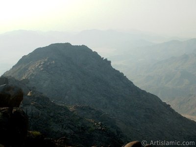 View of the peak of the Mount Savr in Mecca city of Saudi Arabia. The Prophet Muhammed (saaw) and his friend Abu Bakr (ra) had got shut of the Meccan enemies tracking them by hidding three days in a cave in this mount with the great help of Allah (swt). (The picture was taken by Mr. Mustafa one of the visitors of Artislamic.com in 2003 Ramadan.)