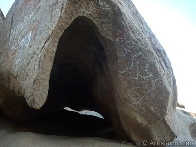 An interesting rock seen while climbing the Mount Savr in Mecca city of Saudi Arabia. The Prophet Muhammed (saaw) and his friend Abu Bakr (ra) had got shut of the Meccan enemies tracking them by hidding three days in a cave in this mount with the great help of Allah (swt). (The picture was taken by Mr. Mustafa one of the visitors of Artislamic.com in 2003 Ramadan.)