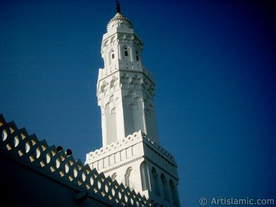 Minaret of Masjed Qiblatayn (mosque with two qiblas) located in Kuba Village in Madina city of Saudi Arabia. (The picture was taken by Mr. Mustafa one of the visitors of Artislamic.com in 2003 Ramadan.)