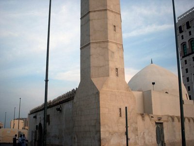 The Mosque of Hadrat Omar (ra) (second caliph of Islam) nearby the Prophet Muhammad`s (saaw) Mosque in Madina city of Saudi Arabia. This mosque had been builded by Ottoman and there used to be the home of Hadrat Omar over the place the mosque covers. (The picture was taken by Mr. Mustafa one of the visitors of Artislamic.com in 2003 Ramadan.)