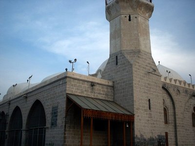 The Mosque of Gamama (cloud) made by Ottoman, nearby the Prophet Muhammad`s (saaw) Mosque in Madina city of Saudi Arabia. (The picture was taken by Mr. Mustafa one of the visitors of Artislamic.com in 2003 Ramadan.)