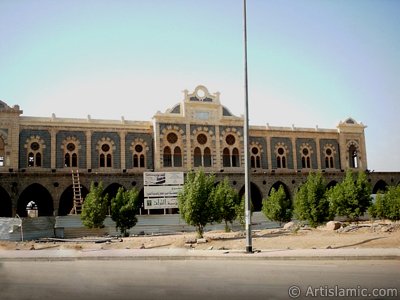 Medine`ki Osmanl eserlerinden Medine Tren Gar. (Resim 2003 yl Ramazan`nda islamiSanat.net ziyaretilerinden Mustafa Bey tarafndan ekilmitir.)