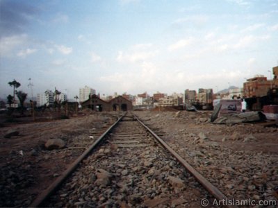 Osmanl eseri Hicaz Demiryolu`nun Medine istasyonundan bir grn. (Resim 2003 yl Hacc Mevsiminde islamiSanat.net ziyaretilerinden Mustafa Bey tarafndan ekilmitir.)