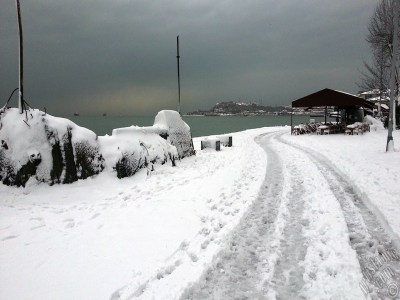 Special winter and snow photos taken on 19.Februrary.2015 morning in eight districts of Istanbul city of Turkey. The names of the districts are: Fatih, Zeyrek, Persembe Pazari, Eminonu, Karakoy, Cihangir, Findikli, Kabatas. (Detailed information about this photo will be added later.) (The picture was taken by Artislamic.com in 2015.)