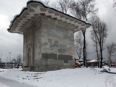 Special winter and snow photos taken on 19.Februrary.2015 morning in eight districts of Istanbul city of Turkey. The names of the districts are: Fatih, Zeyrek, Persembe Pazari, Eminonu, Karakoy, Cihangir, Findikli, Kabatas. (Detailed information about this photo will be added later.) (The picture was taken by Artislamic.com in 2015.)