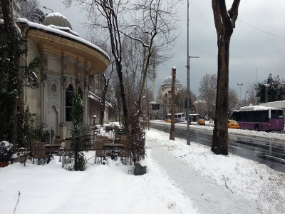 Special winter and snow photos taken on 19.Februrary.2015 morning in eight districts of Istanbul city of Turkey. The names of the districts are: Fatih, Zeyrek, Persembe Pazari, Eminonu, Karakoy, Cihangir, Findikli, Kabatas. (Detailed information about this photo will be added later.) (The picture was taken by Artislamic.com in 2015.)