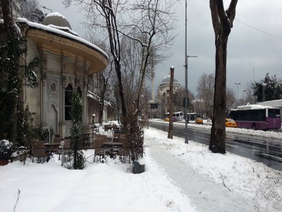 Special winter and snow photos taken on 19.Februrary.2015 morning in eight districts of Istanbul city of Turkey. The names of the districts are: Fatih, Zeyrek, Persembe Pazari, Eminonu, Karakoy, Cihangir, Findikli, Kabatas. (Detailed information about this photo will be added later.) (The picture was taken by Artislamic.com in 2015.)