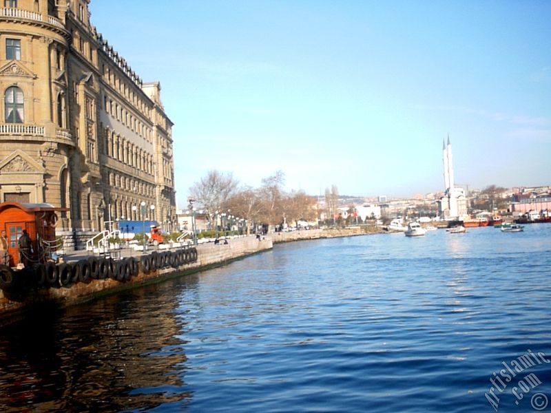 Denizden Haydarpaa tren gar ve Kadky sahiline bak.
