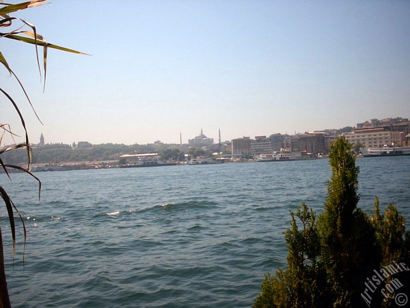 Karaky sahilinden Eminn sahili, Ayasofya Camisi ve Topkap Sarayna bak.
