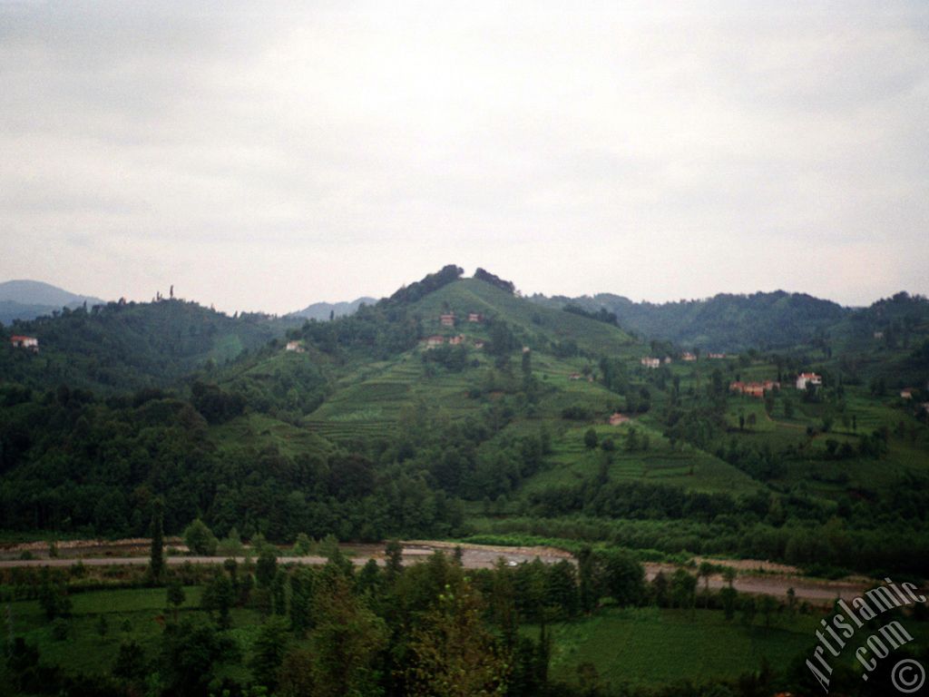 Trabzon`a bal Of ilemizden bir ky manzaras.
