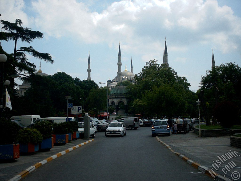 Sultan Ahmet Mosque (Blue Mosque) and the Fountain of German in front located in the district of Sultan Ahmet in Istanbul city of Turkey.
