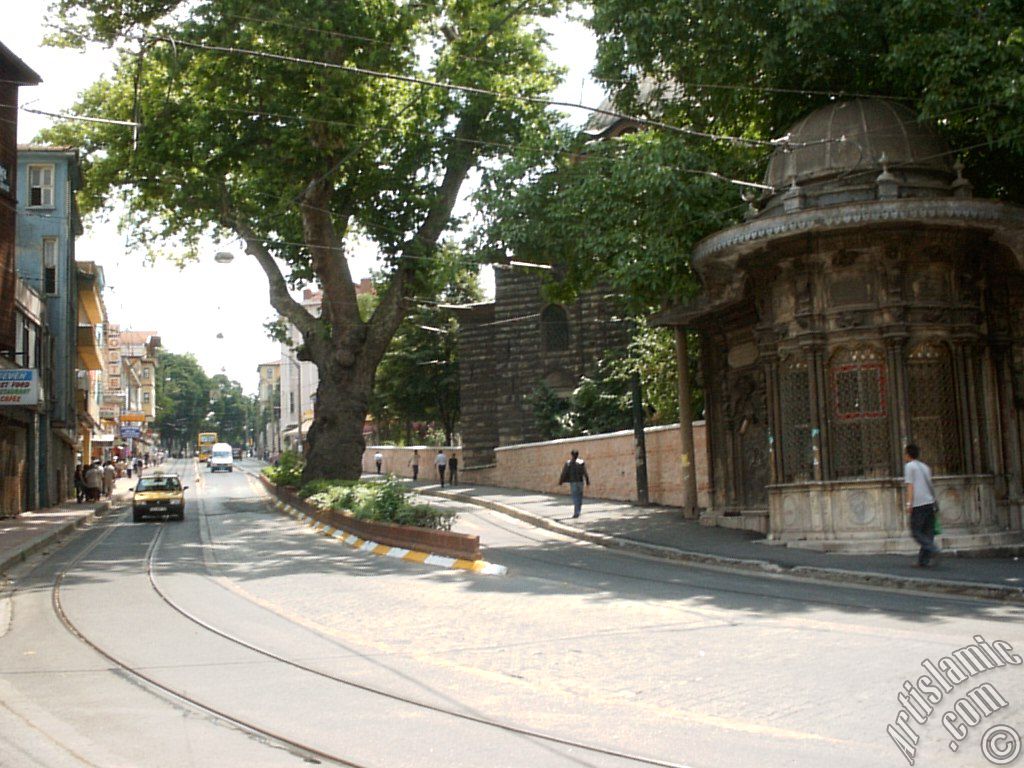 stanbul`da Glhane Park`nn nnden Sultan Ahmet ynne doru bak.
