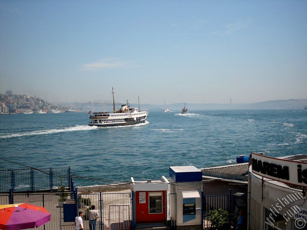 stanbul Eminn`de st geitten iskeleler ve sahile doru bak.
