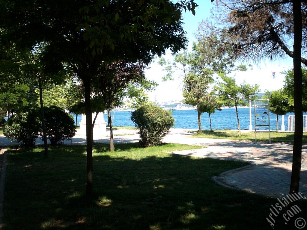 stanbul Kabata sahilinde bir parktan denize doru bak.
