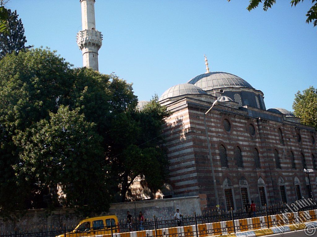 stanbul Beikta sahilinde Sinan Paa camisi.
